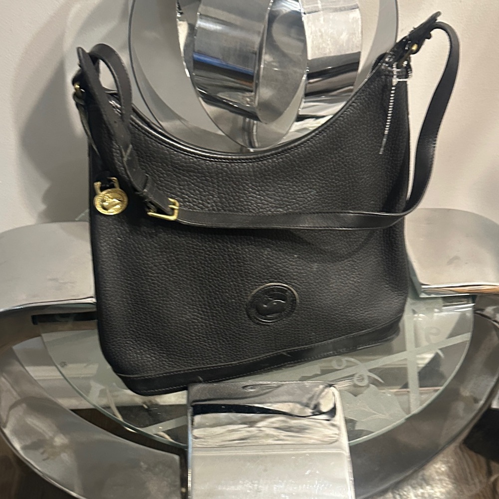 Denis and Burke  Black pebbles zipper show the bag